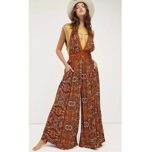 ✨HP✨ NWT FREE PEOPLE COSMOS JUMPSUIT (M)